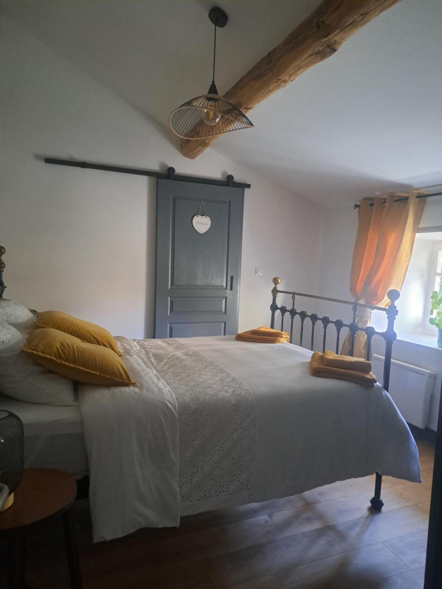 Lavallade12 Chambers D'Hotes Roussines Rum bild